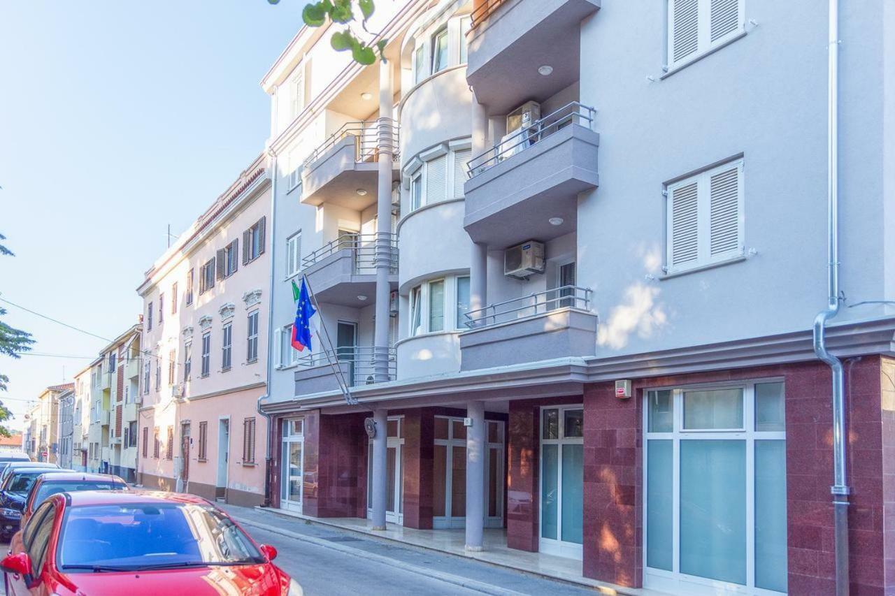 Sunny Corner In City Center With Free Parking Daire Pula Dış mekan fotoğraf